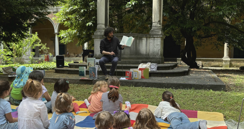 All’ombra di un libro